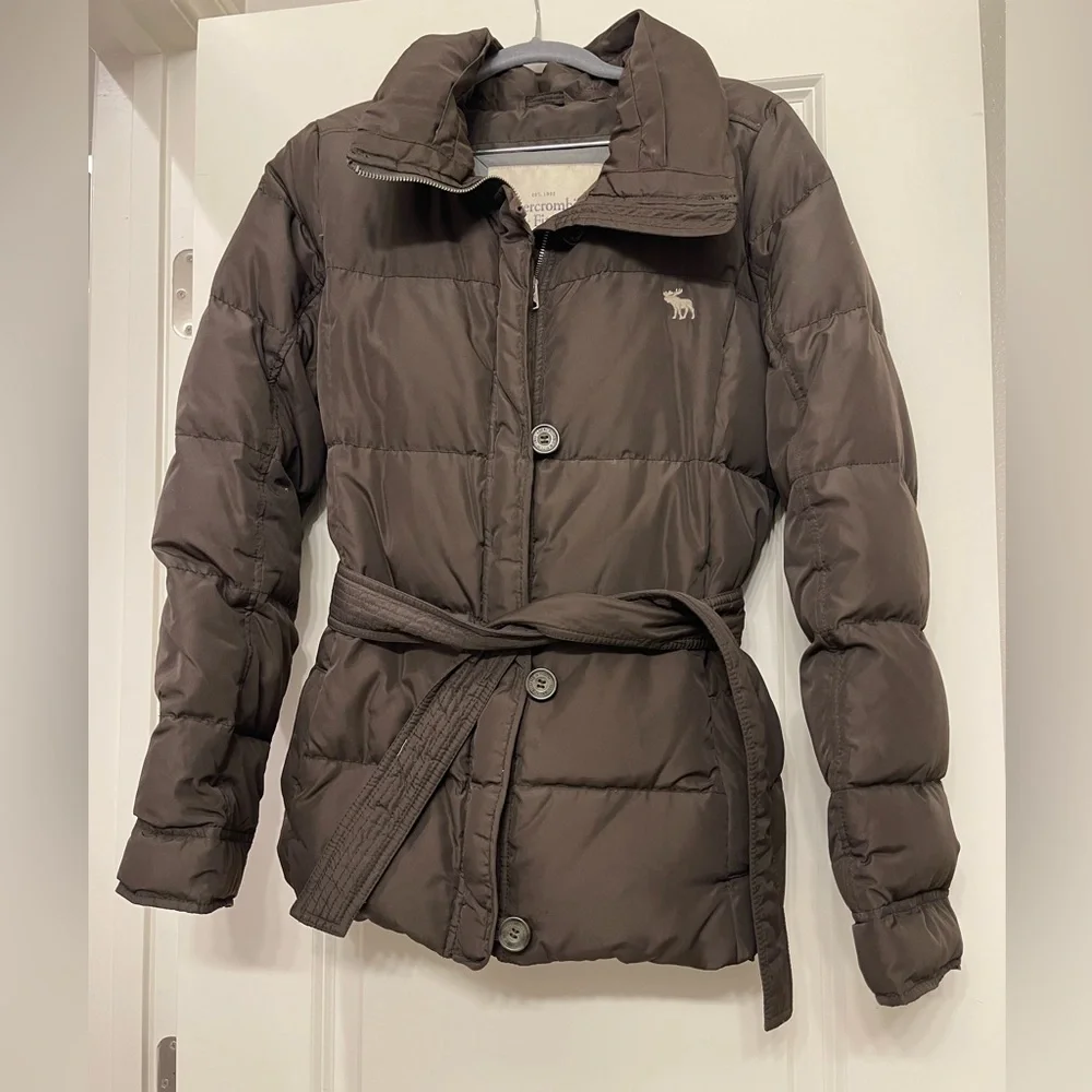 Abercrombie & Fitch puffer jacket 🫎 - Picture 2 of 6